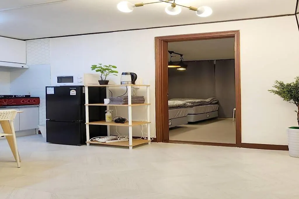 דירות סיאול White Linen House C-2 Hongdae 0*,  קוריאה הדרומית